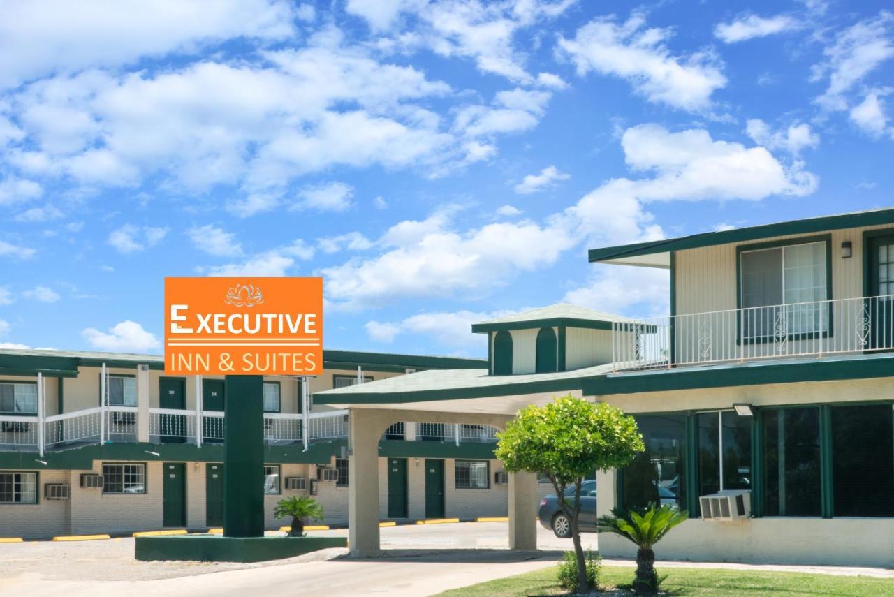 Executive Inn & Kitchenette Suites-Игъл Пас Екстериор снимка